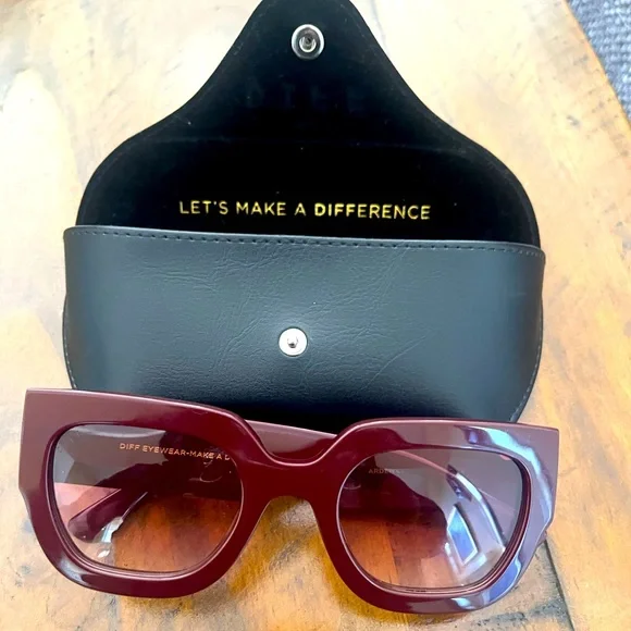 Diff Arden Sunglasses with case - Picture 1 of 6
